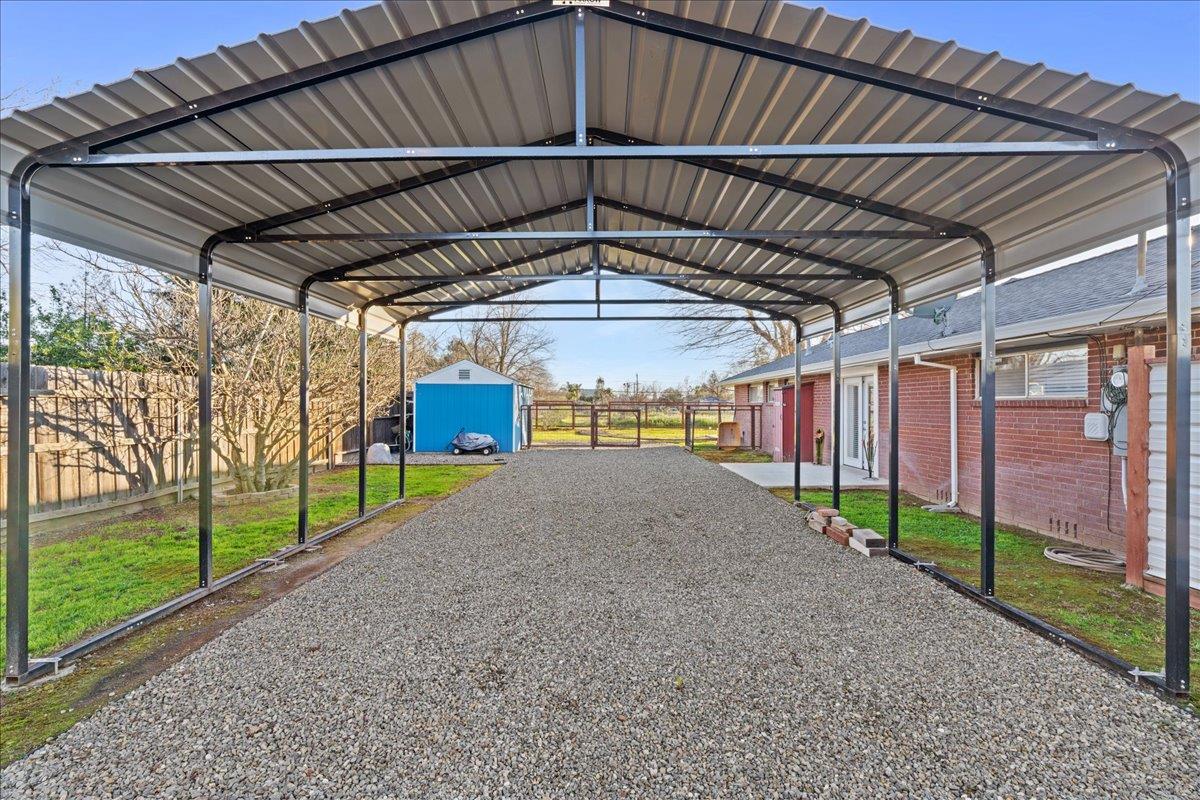 7261 Dry Creek Road Rio Linda, CA 95673 - Photo 25 of 60 a view of a backyard of the house