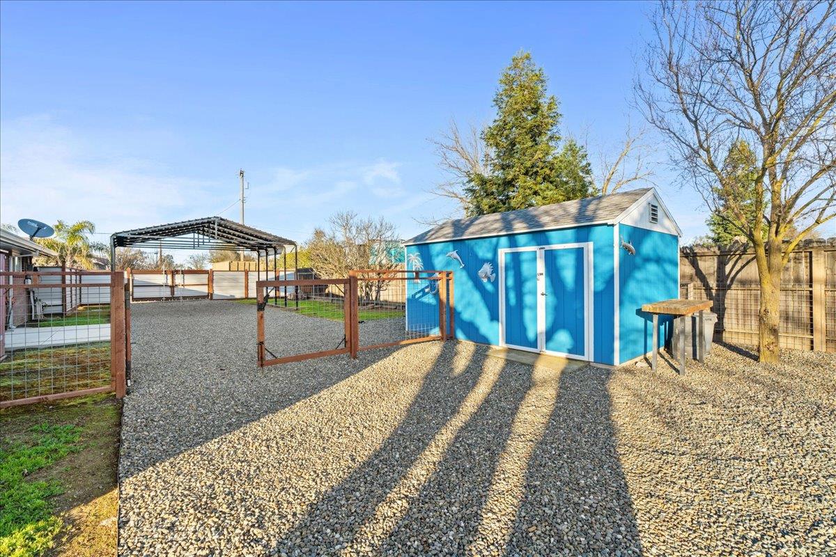 7261 Dry Creek Road Rio Linda, CA 95673 - Photo 34 of 59 a view of a backyard