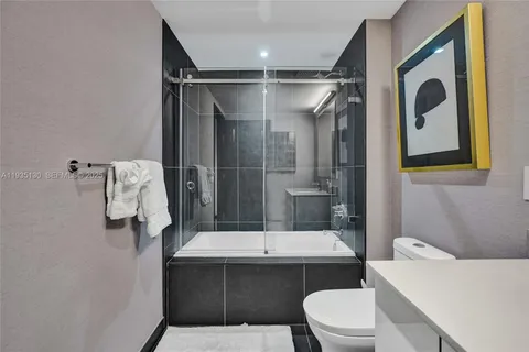 $640,000 | 1600 Northeast 1st Avenue, Unit 3420, Miami, FL 33132