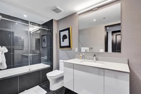 $640,000 | 1600 Northeast 1st Avenue, Unit 3420, Miami, FL 33132