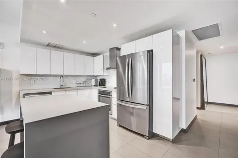 $640,000 | 1600 Northeast 1st Avenue, Unit 3420, Miami, FL 33132