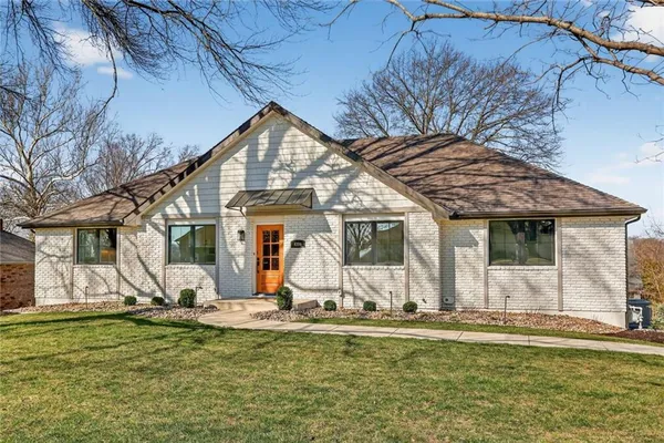 $775,000 | 8206 Northwest Miami Street, Weatherby Lake, MO 64152