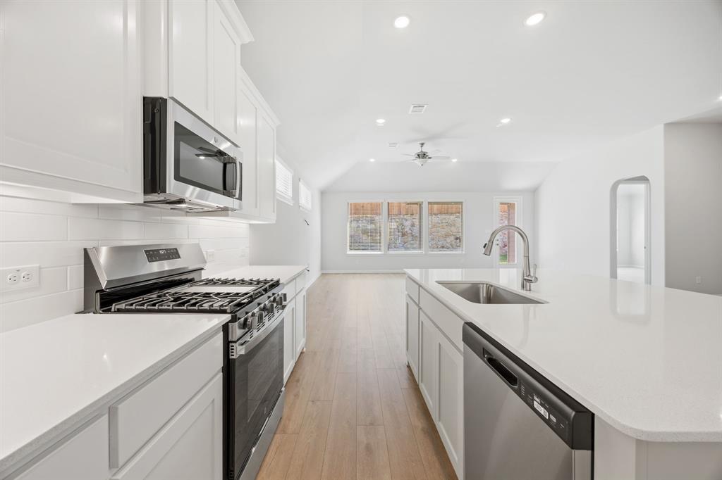 1437 Red Clover Avenue Van Alstyne, TX 75495 - Photo 7 of 30