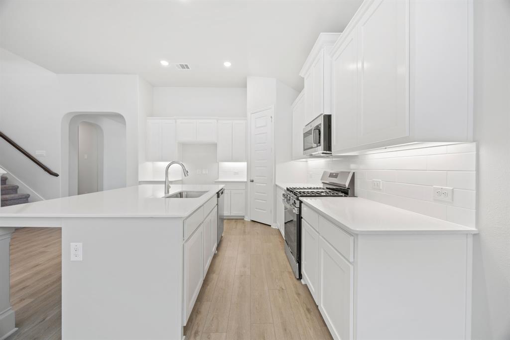 1437 Red Clover Avenue Van Alstyne, TX 75495 - Photo 8 of 30