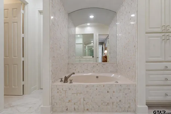 $940,000 | 7419 Big Tree Cove, Tyler, TX 75703
