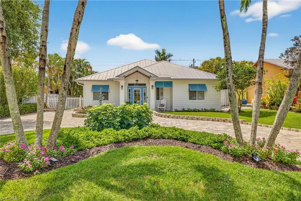 $2,995,000 | 740 5th Avenue North, Naples, FL 34102