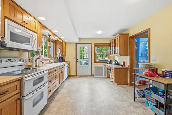 $2,300 | 1730 South Jefferson Street, Lockport, IL 60441