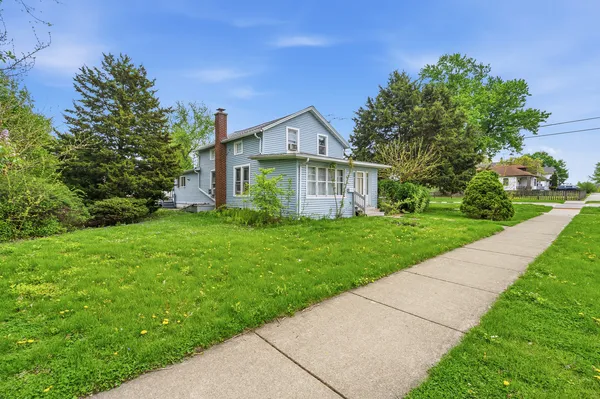 $2,300 | 1730 South Jefferson Street, Lockport, IL 60441