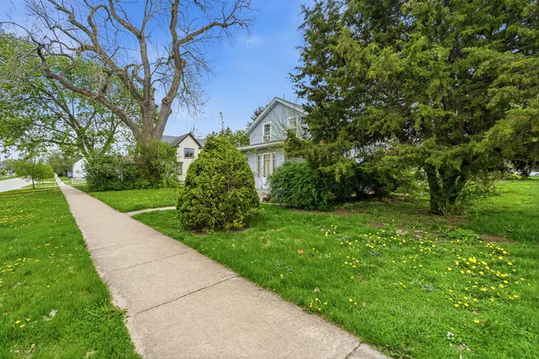 $2,300 | 1730 South Jefferson Street, Lockport, IL 60441