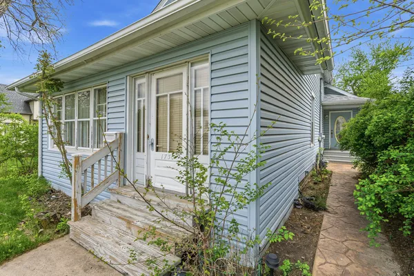 $2,300 | 1730 South Jefferson Street, Lockport, IL 60441