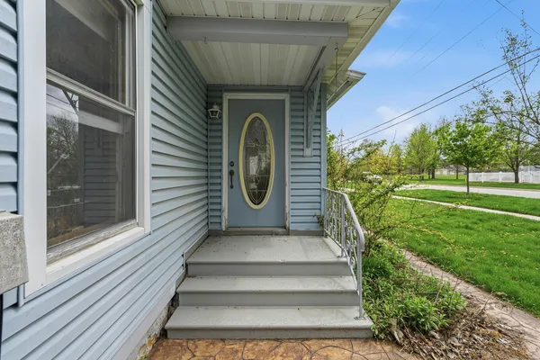 $2,300 | 1730 South Jefferson Street, Lockport, IL 60441