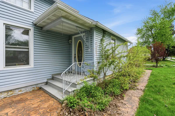 $2,300 | 1730 South Jefferson Street, Lockport, IL 60441