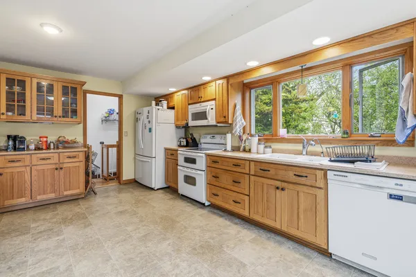 $2,300 | 1730 South Jefferson Street, Lockport, IL 60441