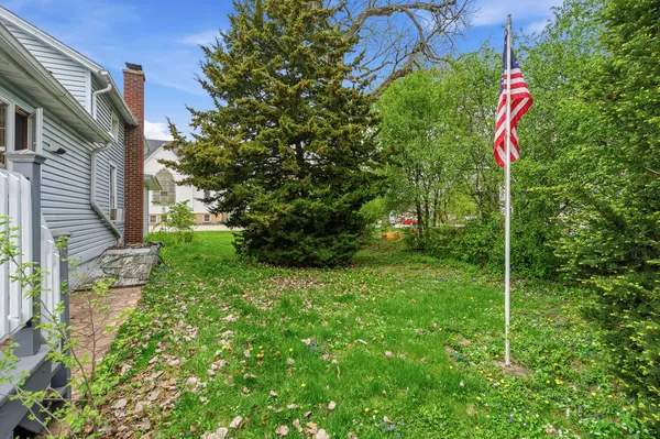 $2,300 | 1730 South Jefferson Street, Lockport, IL 60441