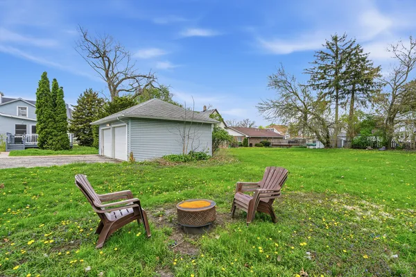 $2,300 | 1730 South Jefferson Street, Lockport, IL 60441