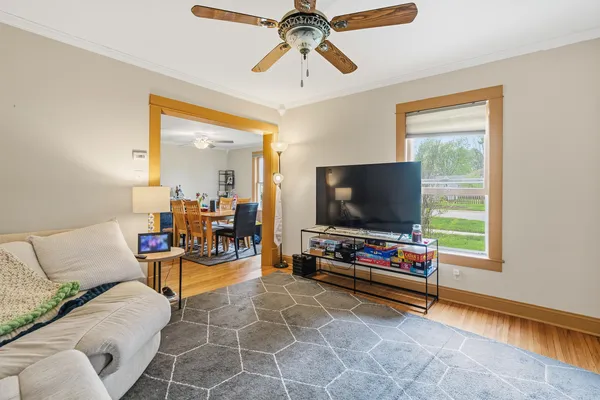 $2,300 | 1730 South Jefferson Street, Lockport, IL 60441