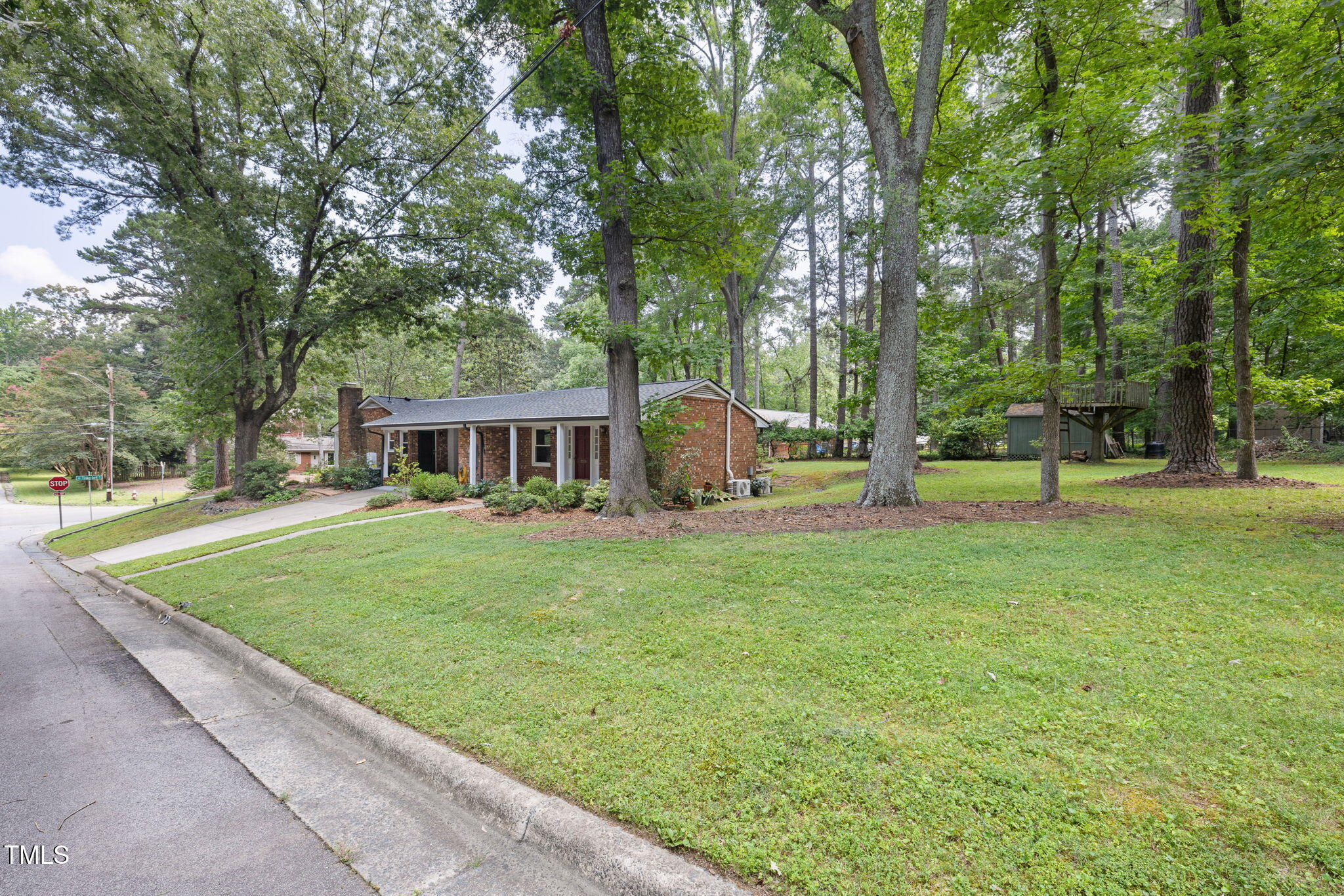 700 Tinkerbell Road Chapel Hill, NC 27517 - Photo 31 of 37 11-web-or-mls-DX3A0325