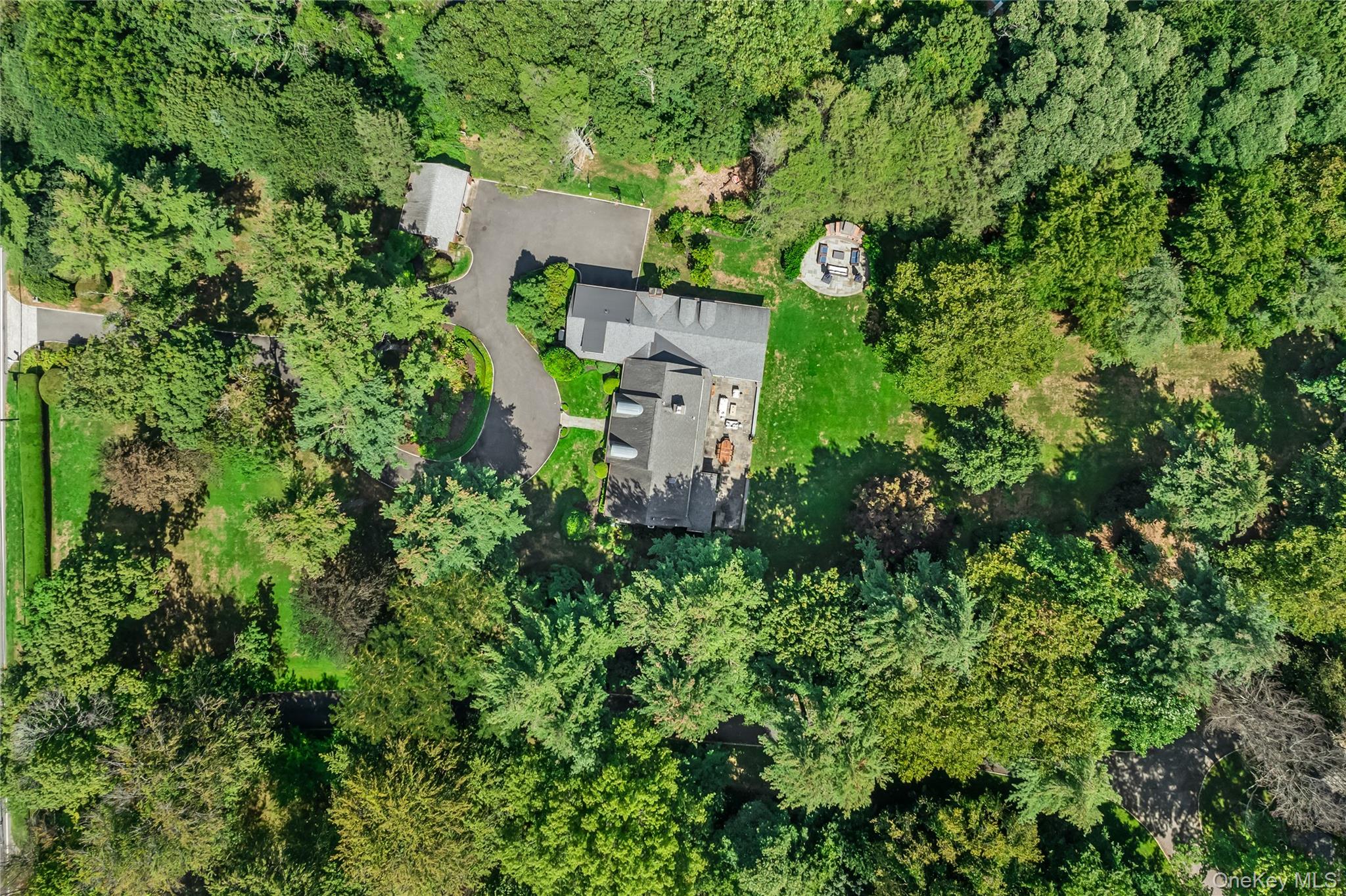 10 Middle Hollow Road Lloyd Harbor, NY 11743 - Photo 3 of 43