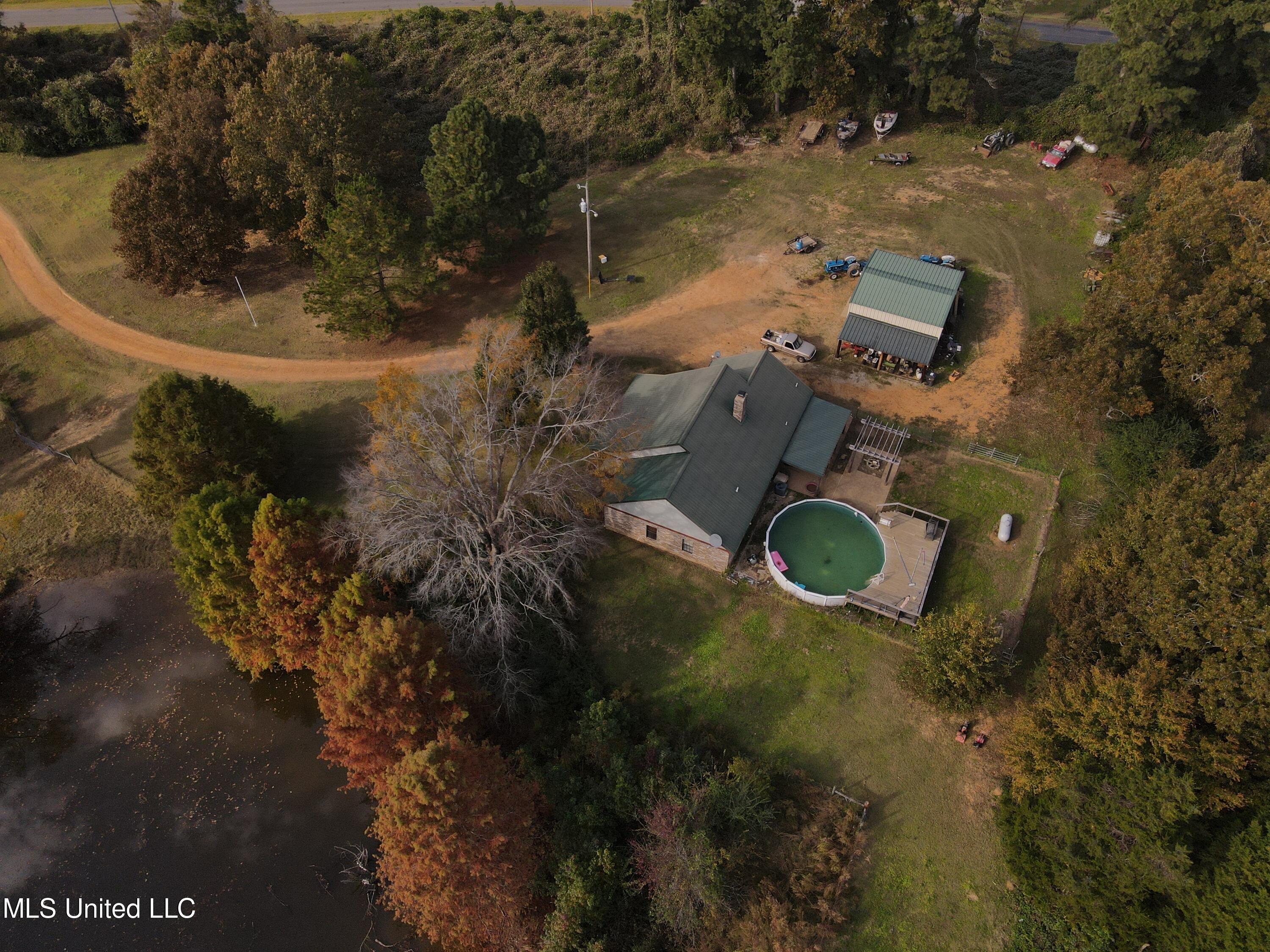 10472 Peyton Road Coldwater, MS 38618 - Photo 16 of 20 Photo Nov 10, 3 08 08 PM