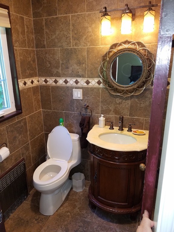 29 Brookshire Road Worcester, MA 01609 - Photo 14 of 30 Gallery Image 14