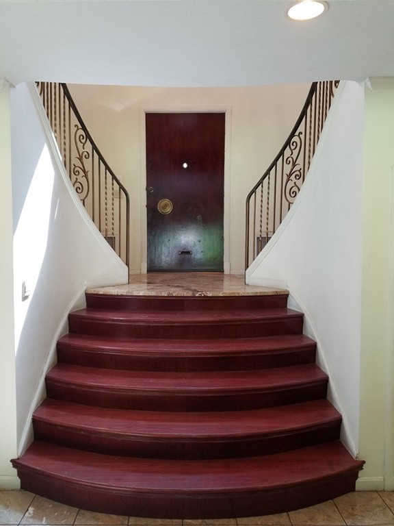 29 Brookshire Road Worcester, MA 01609 - Photo 4 of 30 Gallery Image 4