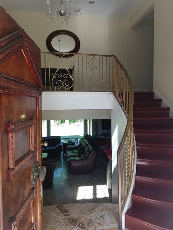29 Brookshire Road Worcester, MA 01609 - Photo 5 of 30 Gallery Image 5