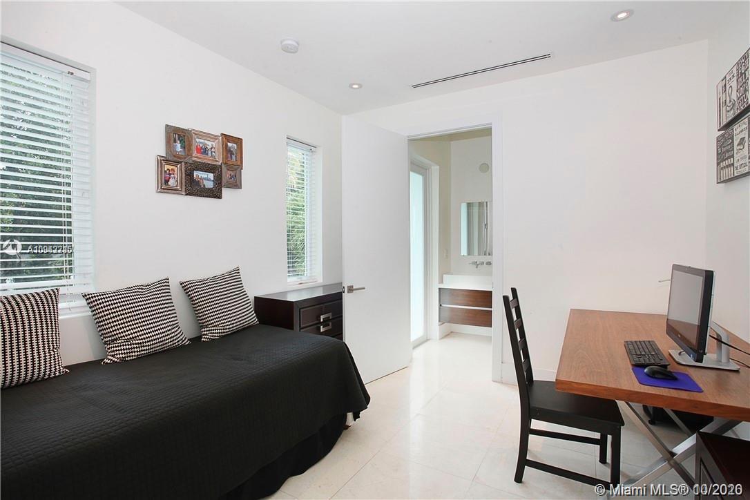 629 Hampton Lane Key Biscayne, FL 33149 - Photo 11 of 44