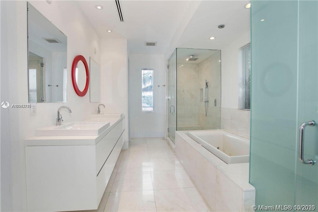 629 Hampton Lane Key Biscayne, FL 33149 - Photo 13 of 44