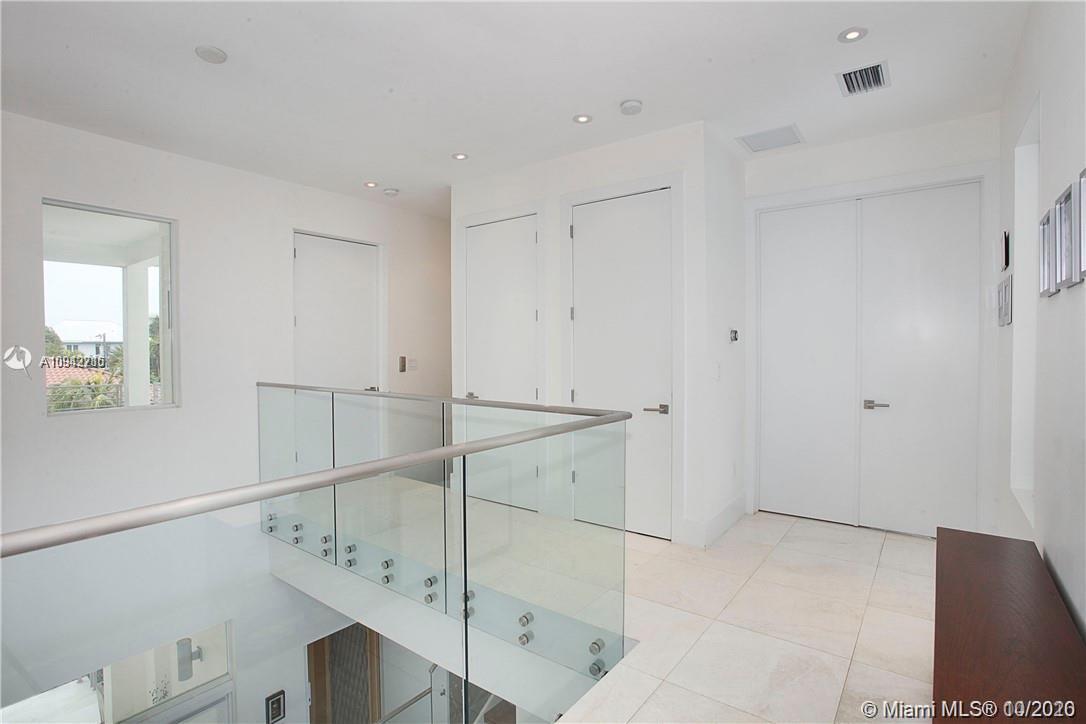 629 Hampton Lane Key Biscayne, FL 33149 - Photo 14 of 44