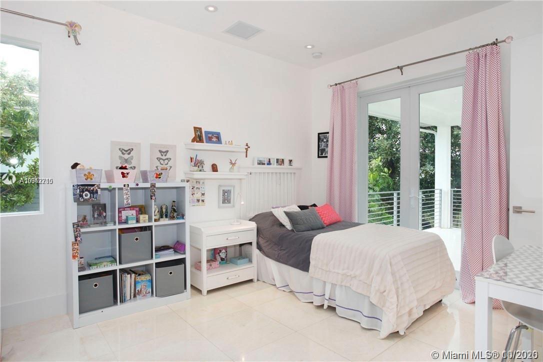 629 Hampton Lane Key Biscayne, FL 33149 - Photo 15 of 44