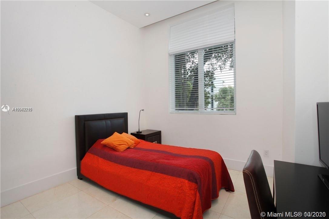 629 Hampton Lane Key Biscayne, FL 33149 - Photo 18 of 44