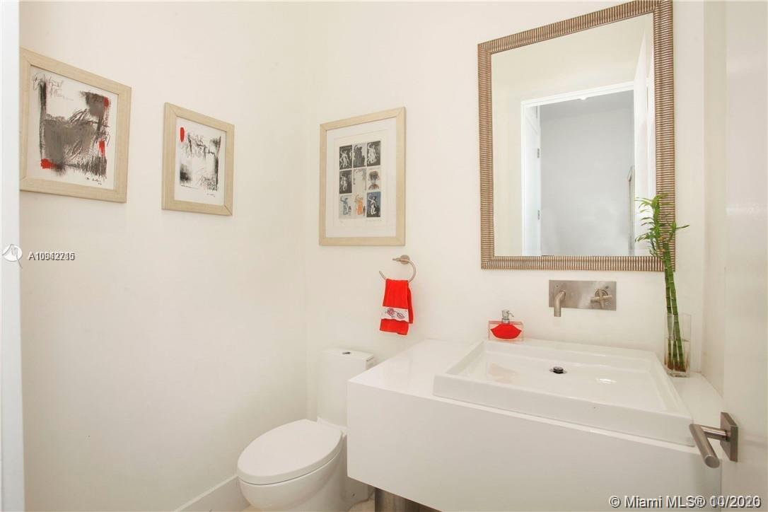 629 Hampton Lane Key Biscayne, FL 33149 - Photo 20 of 44