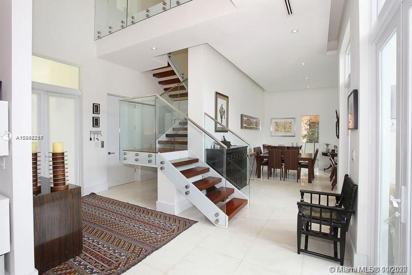 629 Hampton Lane Key Biscayne, FL 33149 - Photo 3 of 44