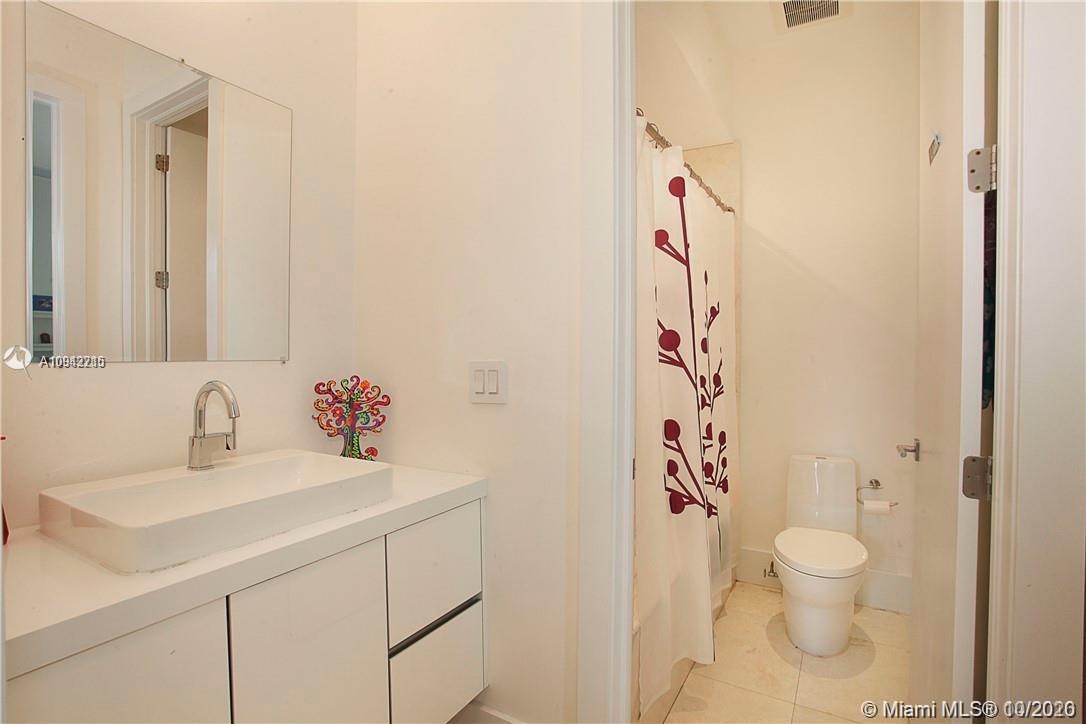 629 Hampton Lane Key Biscayne, FL 33149 - Photo 21 of 44