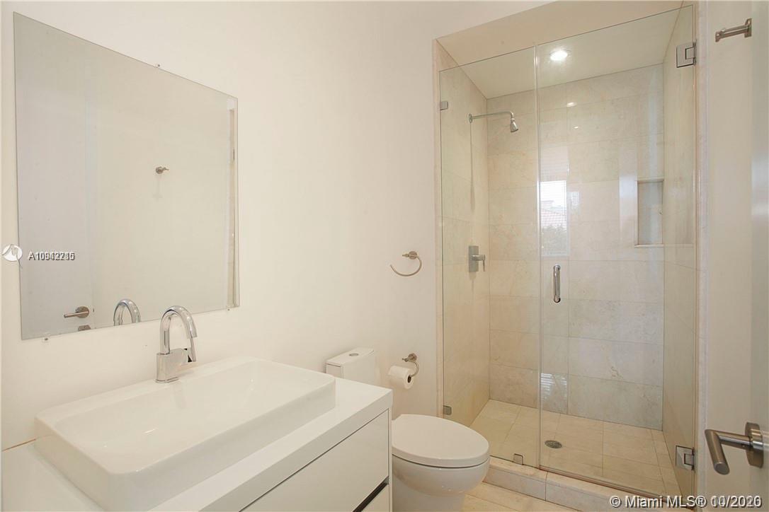 629 Hampton Lane Key Biscayne, FL 33149 - Photo 23 of 44