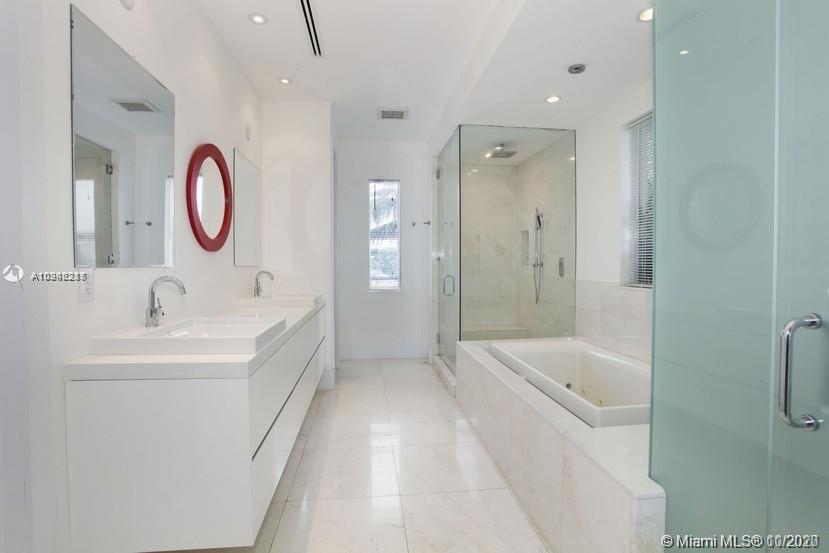 629 Hampton Lane Key Biscayne, FL 33149 - Photo 4 of 44