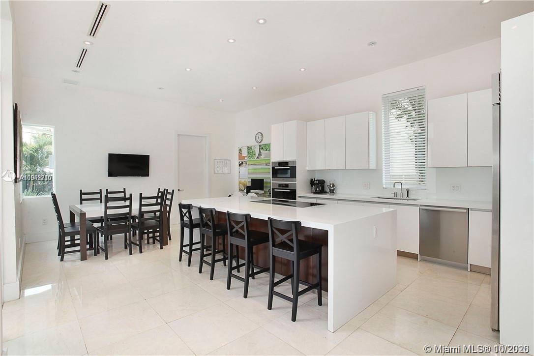 629 Hampton Lane Key Biscayne, FL 33149 - Photo 9 of 44