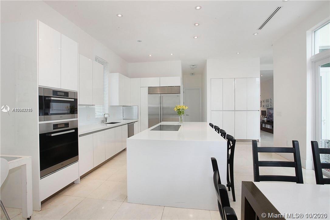 629 Hampton Lane Key Biscayne, FL 33149 - Photo 10 of 44