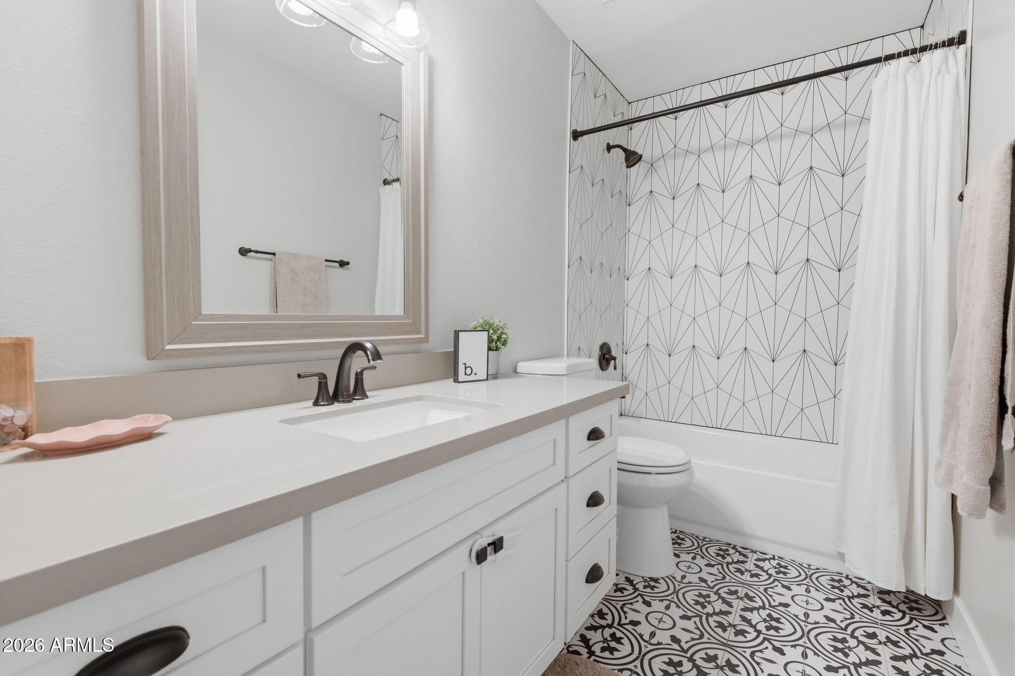 2926 West Lamar Road Phoenix, AZ 85017 - Photo 14 of 21 Hall Bath