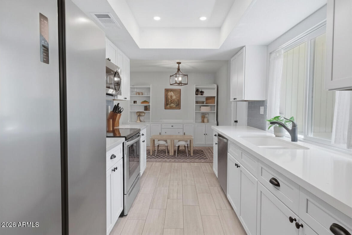 2926 West Lamar Road Phoenix, AZ 85017 - Photo 5 of 21 Kitchen/Dining