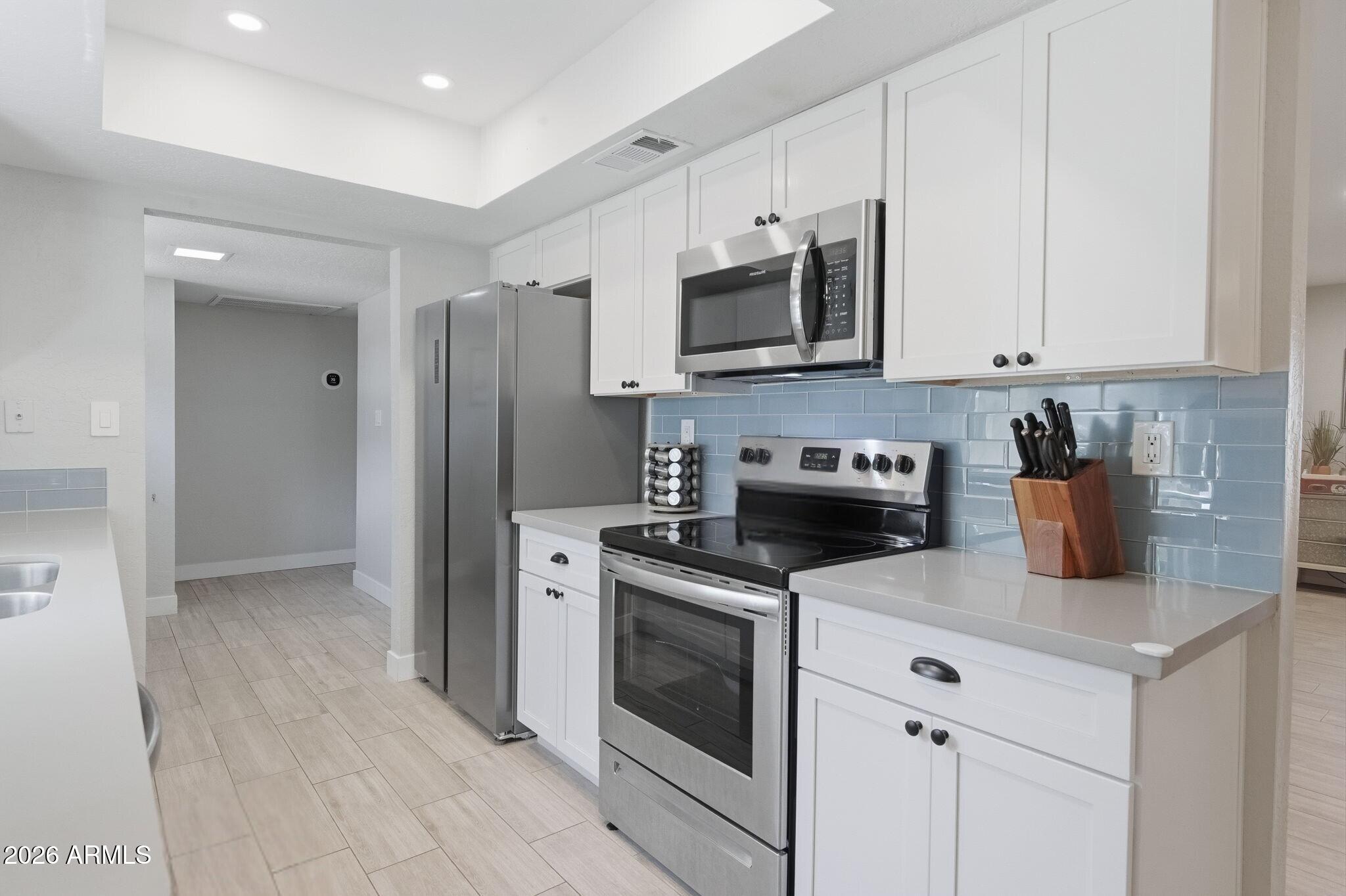 2926 West Lamar Road Phoenix, AZ 85017 - Photo 7 of 21 Kitchen