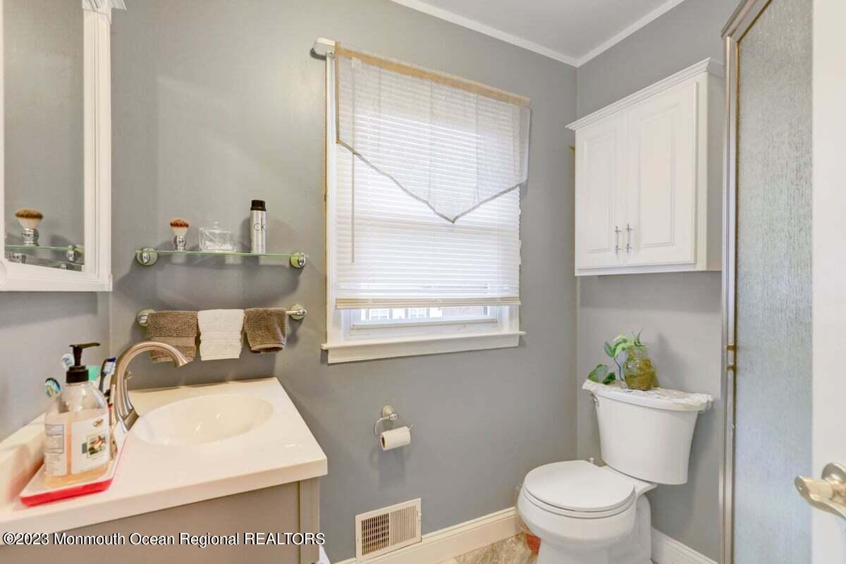 19 South Rhoda Street Monroe Township, NJ 08831 - Photo 15 of 26 Primary Bathroom