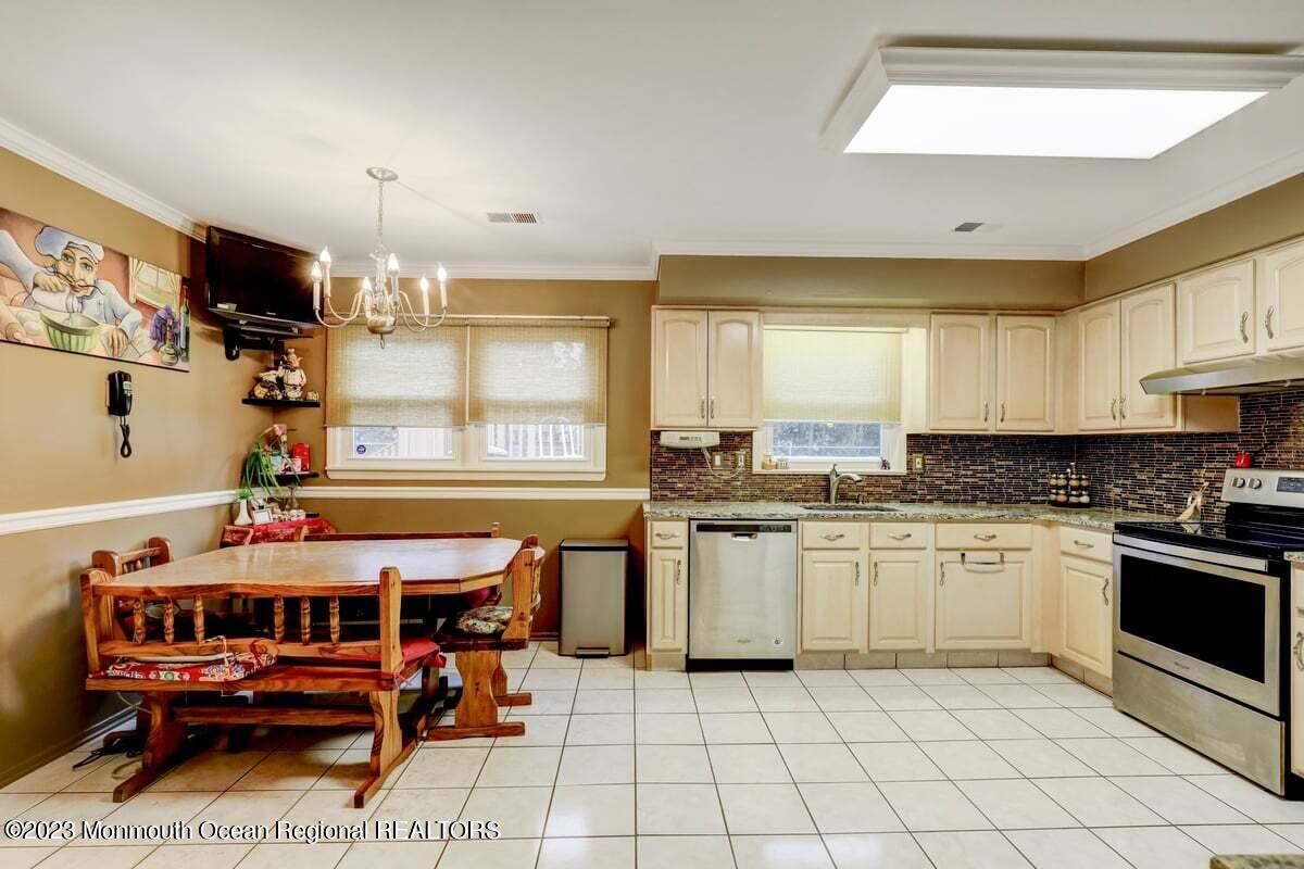 19 South Rhoda Street Monroe Township, NJ 08831 - Photo 6 of 26 Kitchen (6)