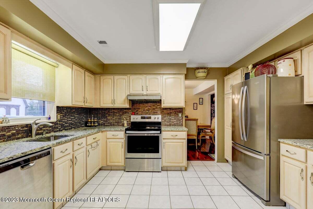 19 South Rhoda Street Monroe Township, NJ 08831 - Photo 7 of 26 Kitchen 2 (2)