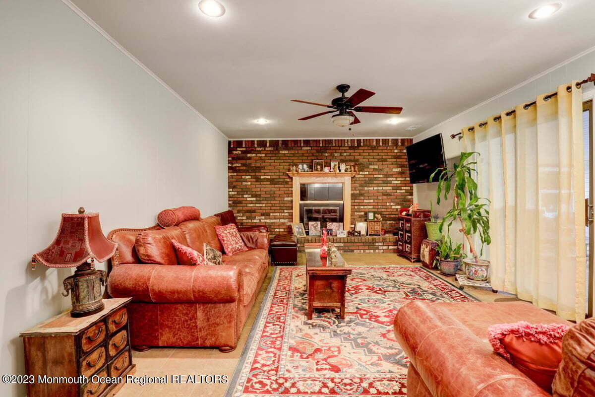 19 South Rhoda Street Monroe Township, NJ 08831 - Photo 9 of 26 Family Room (3)