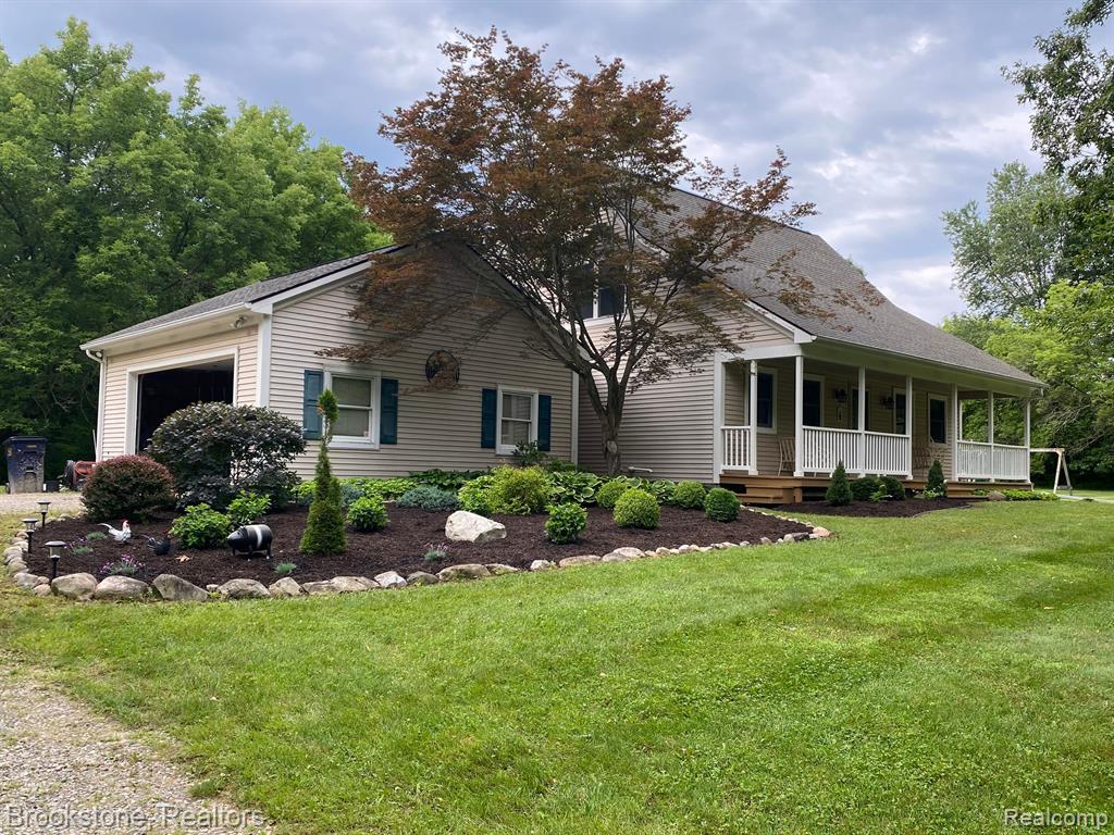 10230 Cook Road Hartland, MI 48353 - Photo 6 of 49