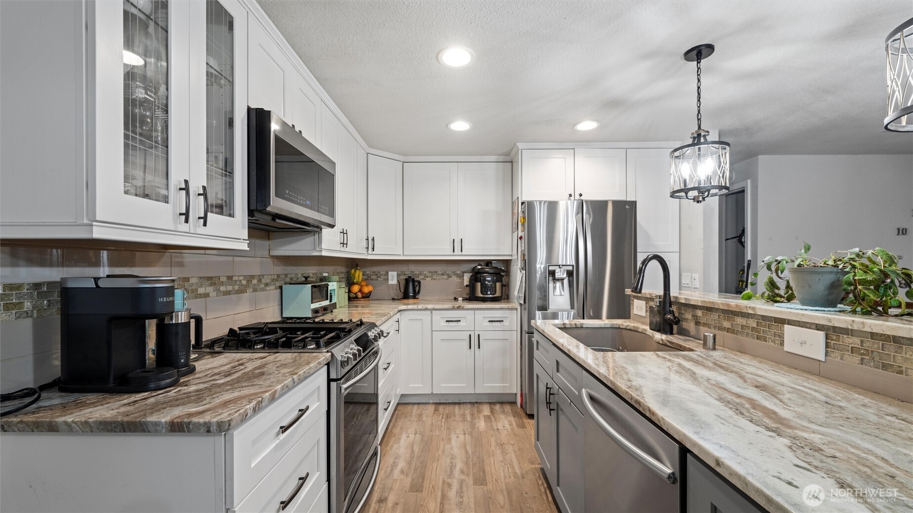 321 South Sheppard Street Kennewick, WA 99336 - Photo 8 of 22 a kitchen with kitchen island granite countertop stainless steel appliances lots of counter space sink refrigerator and cabinets