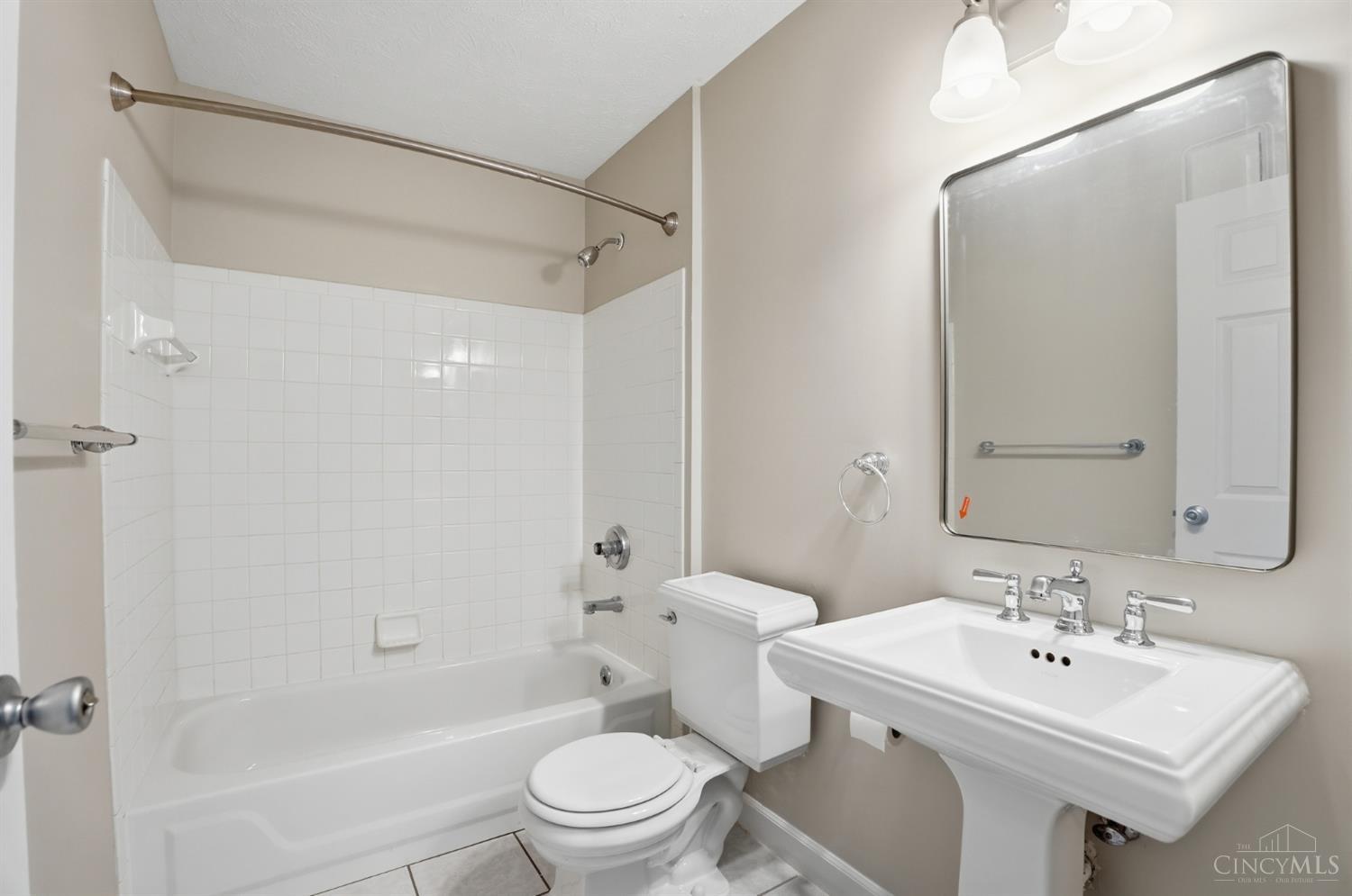 7372 Ridgepoint Drive, Unit 10 Cincinnati, OH 45230 - Photo 31 of 42