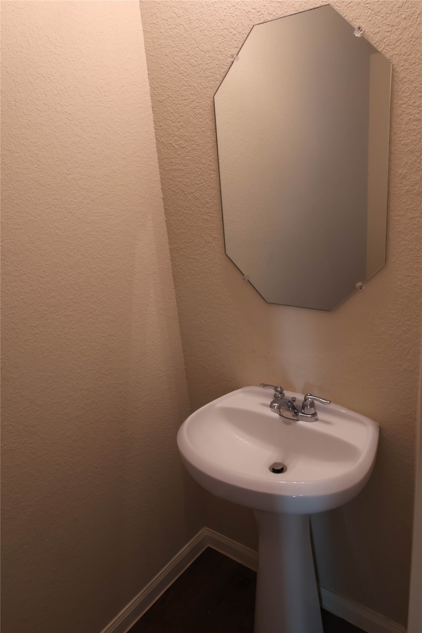 2522 Sturgeon Way Conroe, TX 77384 - Photo 7 of 19 a bathroom with a sink and mirror
