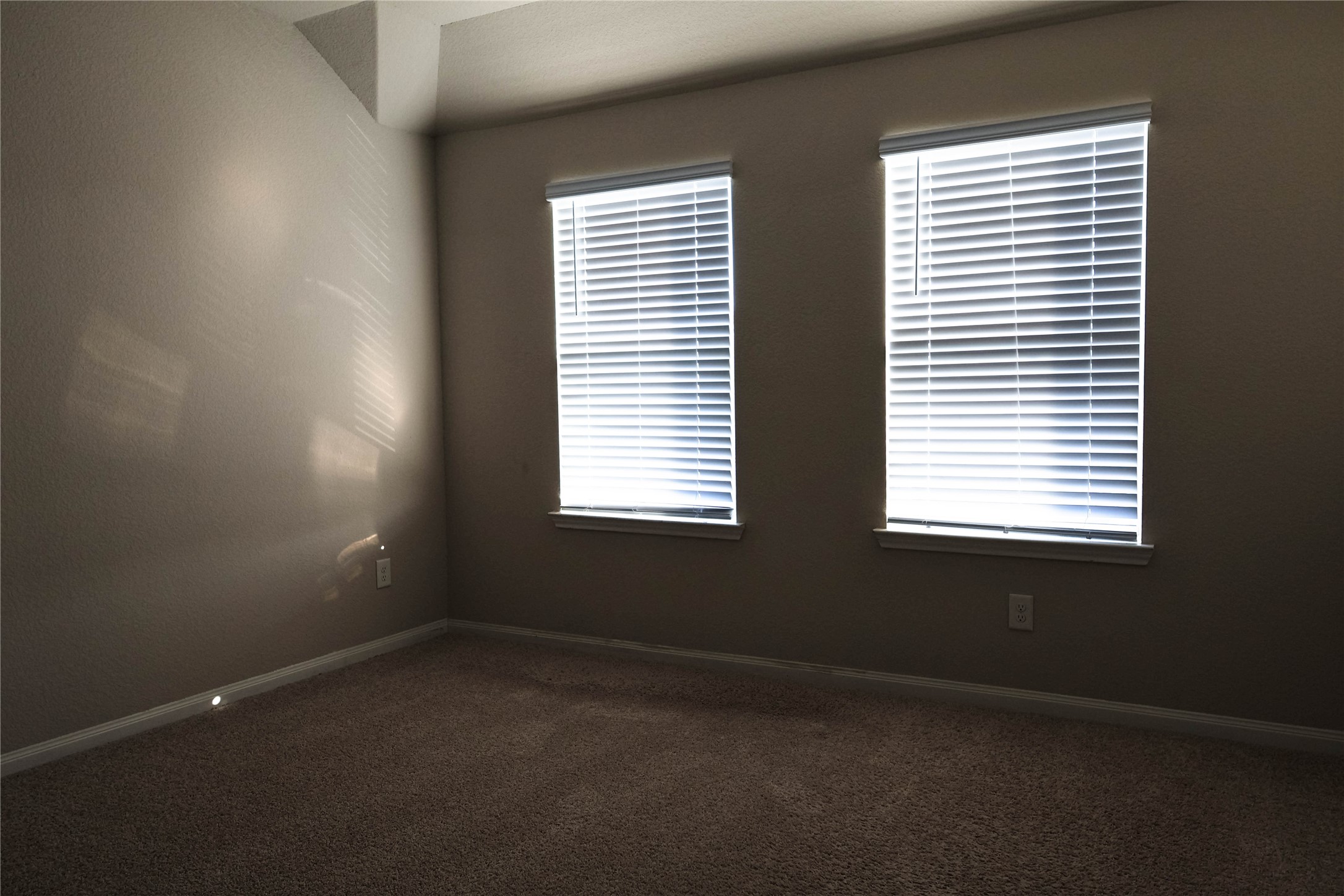 2522 Sturgeon Way Conroe, TX 77384 - Photo 9 of 19 an empty room with a window
